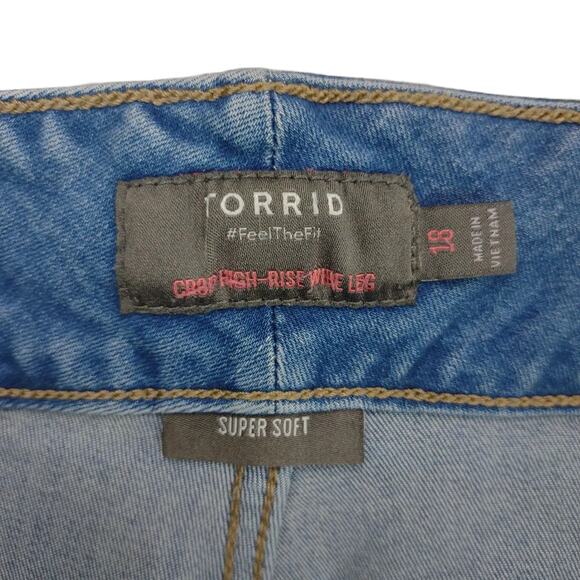 TORRID Women's 18 High-Rise Wide Leg Crop Jeans, Plus Size Stretch Denim Boho - Picture 3 of 7